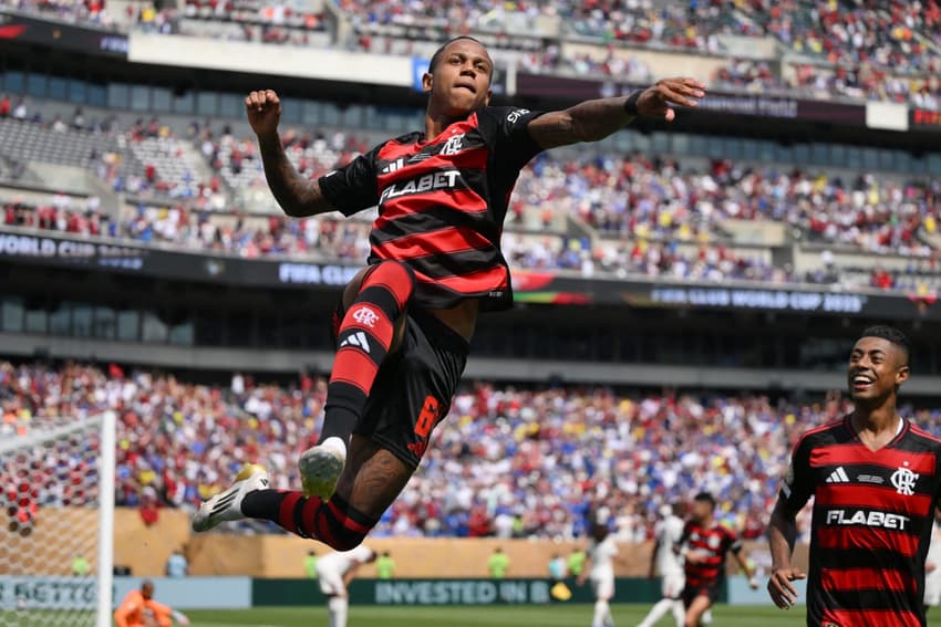 Wallace Yan comemora gol marcado contra o Chelsea no Mundial de Clubes