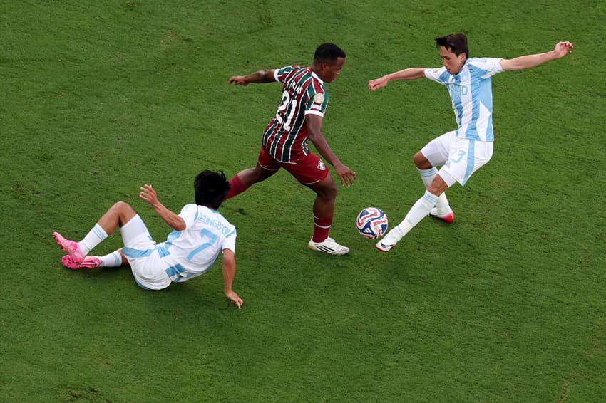 Jhon Arias em ação no duelo entre Fluminense e Ulsan HD (Foto: Al Bello/AFP)