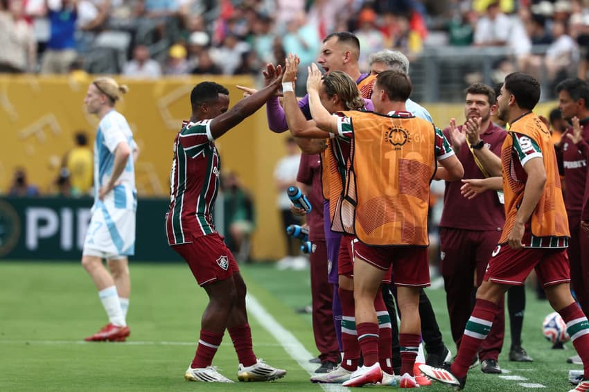 Arias comemora gol do Fluminense contra o Ulsan (Foto: FRANCK FIFE / AFP)