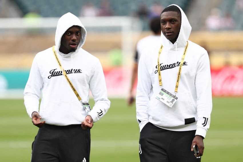 Weah e Kolo Muani na chegada para Juventus x Wydad Casablanca