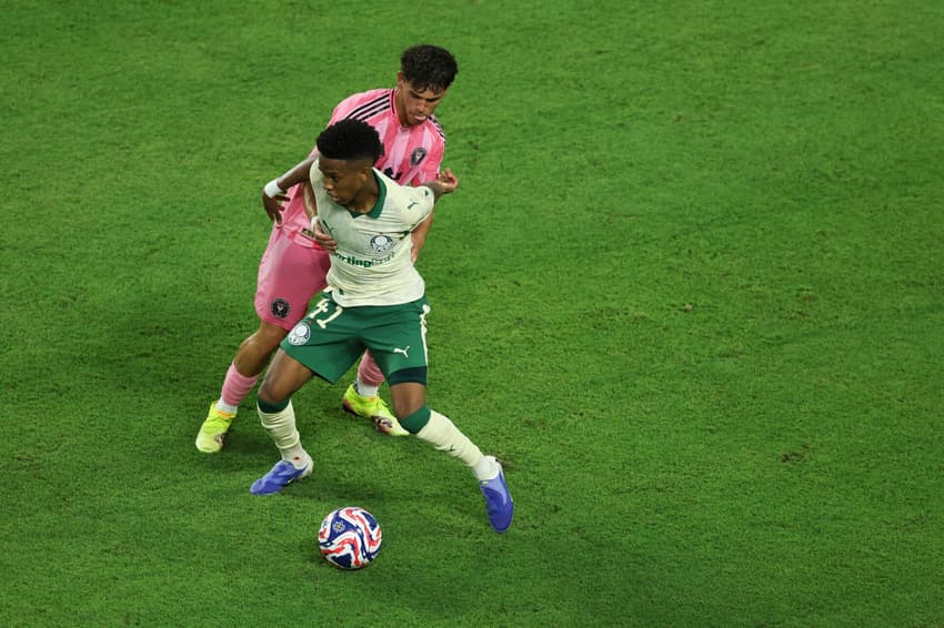 Próximo de deixar o Palmeiras, Estêvão admite dificuldade em focar no clube