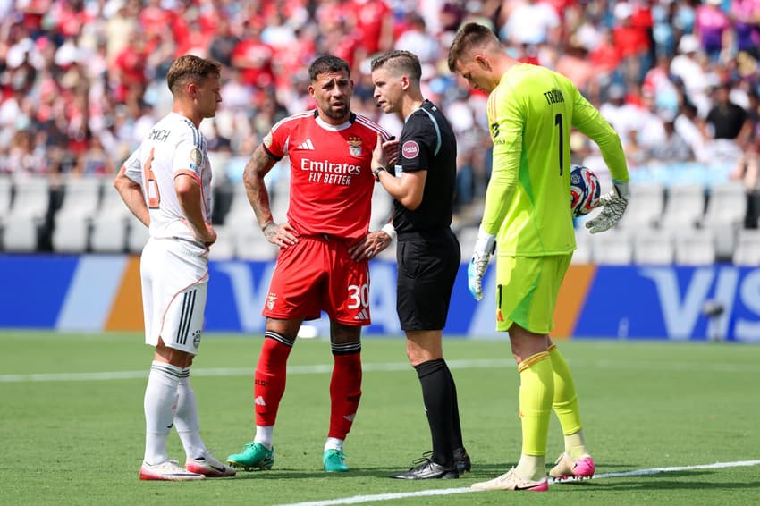 Árbitro François Letexier apitará jogo entre Palmeiras e Botafogo (Foto: Kevin C. Cox/AFP)