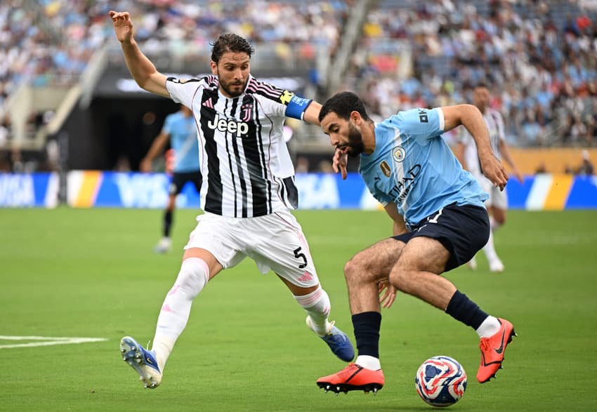 Locatelli marca Aït-Nouri em Juventus 2 x 5 Manchester City