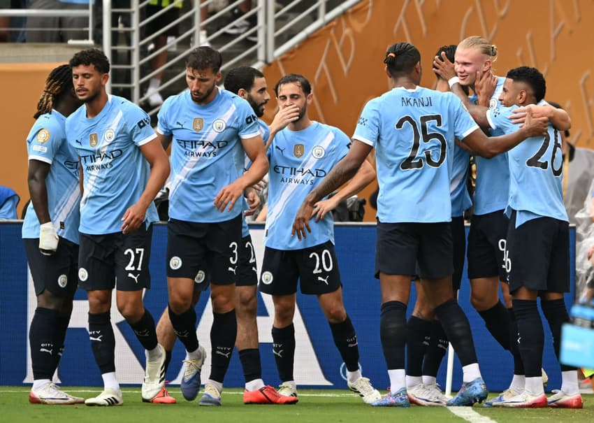 Jogadores do Manchester City comemoram gol de Haaland