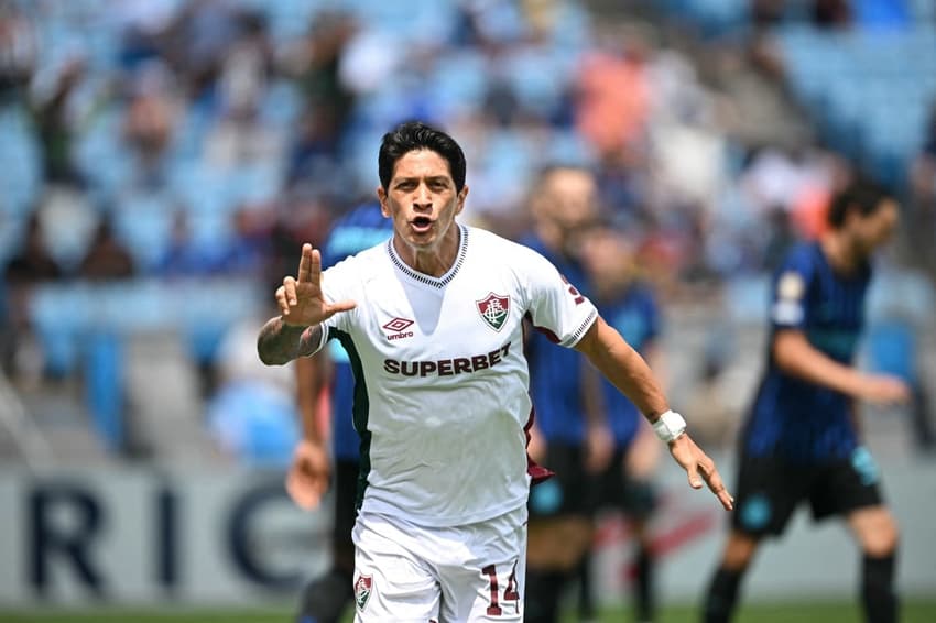 Germán Cano comemora gol do Fluminense (Foto: Paul ELLIS / AFP)