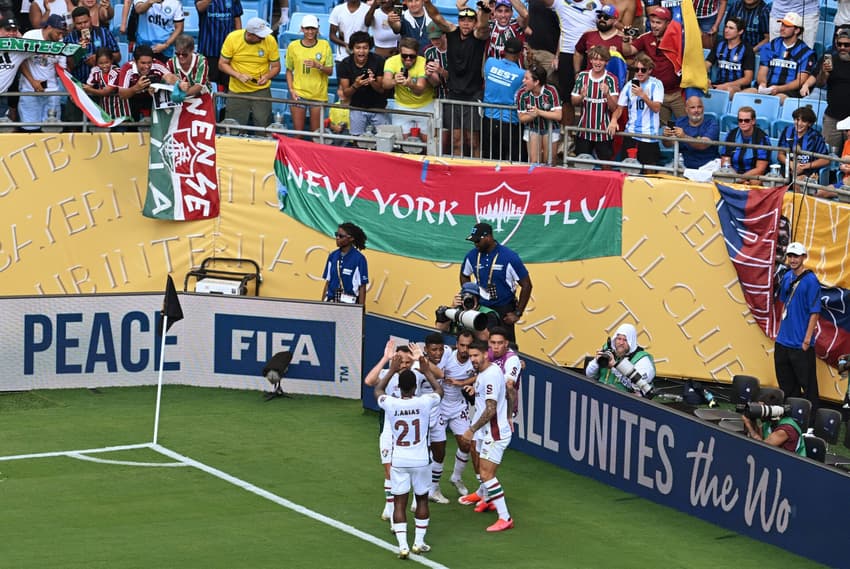 Jogadores do Fluminense comemoram gol de Hércules contra a Inter de Milão (Foto: Federico Parra / AFP)