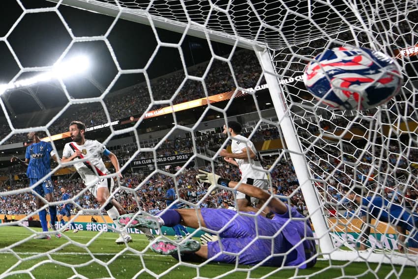 Bernardo Silva comemora gol do Manchester City contra o Al-Hilal (Foto: Chandan Khanna / AFP)