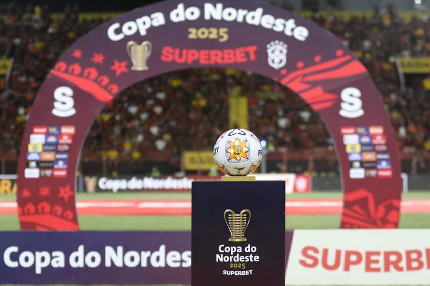 Decoração da Copa do Nordeste na Ilha do Retiro Foto: Marlon Costa/AGIF