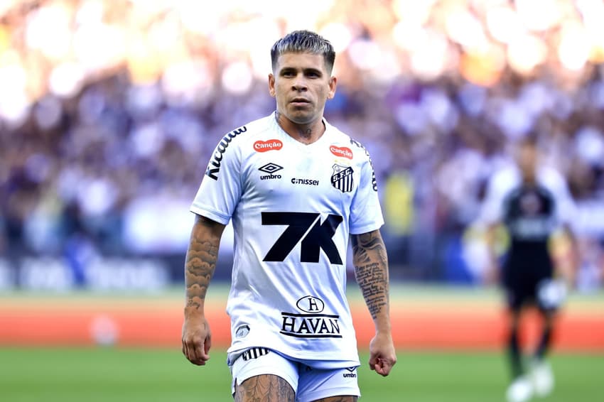 Soteldo disputou 17 jogos pelo Santos em 2025 (Foto: Marcello Zambrana/AGIF)