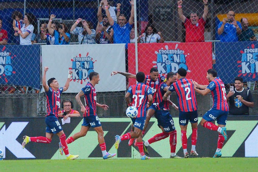 Jogadores do Bahia comemoram gol de Willian José contra o São Paulo Foto: Walmir Cirne/AGIF