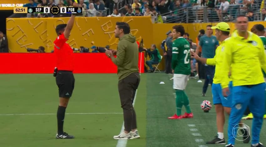 Abel Ferreira toma amarelo em Palmeiras x Porto no Mundial de Clubes (Foto: Reprodução)