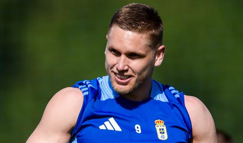 Alemão em treino pelo Real Oviedo, da Espanha