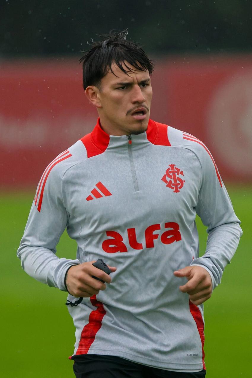 Bernabei, lateral-esquerdo do Internacional