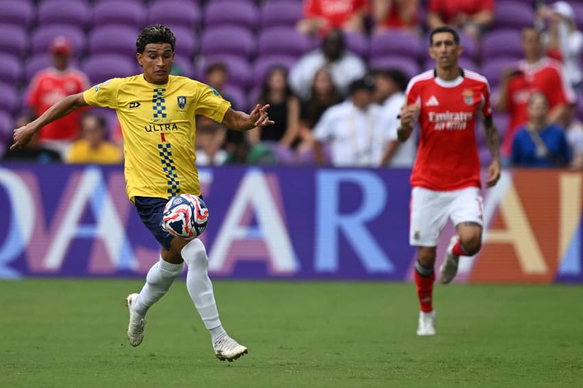 Auckland City em ação contra o Benfica, em jogo válido pela segunda rodada do Grupo C, do Mundial de Clubes (Foto: Federico Parra/AFP)