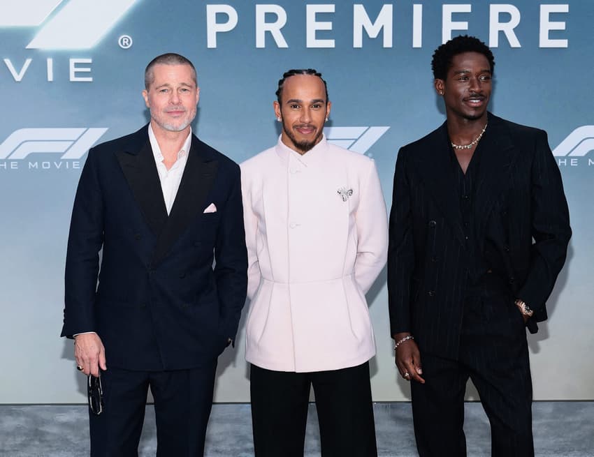 Brad Pitt, Lewis Hamilton e Damson Idris na estreia do filme 'F'1' na Times Square, em Nova York (foto: Dimitrios Kambouris / GETTY IMAGES NORTH AMERICA / Getty Images via AFP)