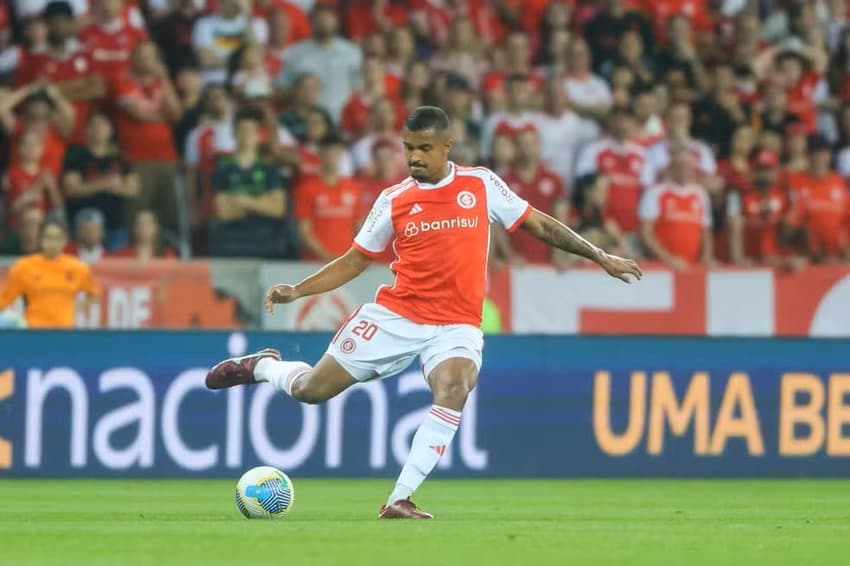 Clayton Sampaio, zagueiro do Internacional