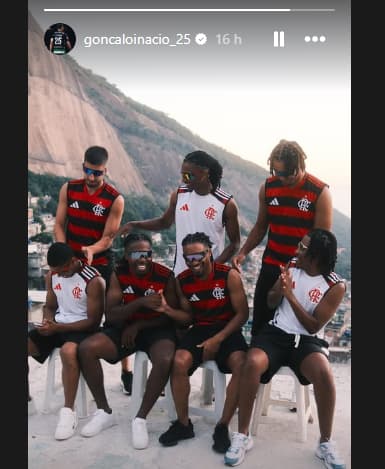 Gonçalo Inácio, do Sporting, com a camisa do Flamengo.