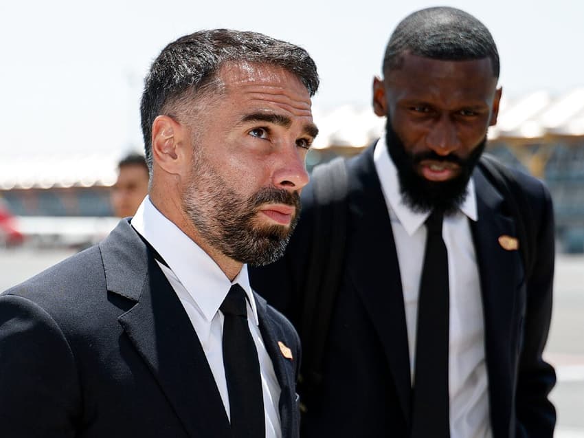 Carvajal e Rüdiger no embarque do Real Madrid para o Mundial de Clubes