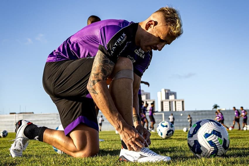 Elenco do Ceará durante treino (Foto: Felipe Santos/Ceará SC)