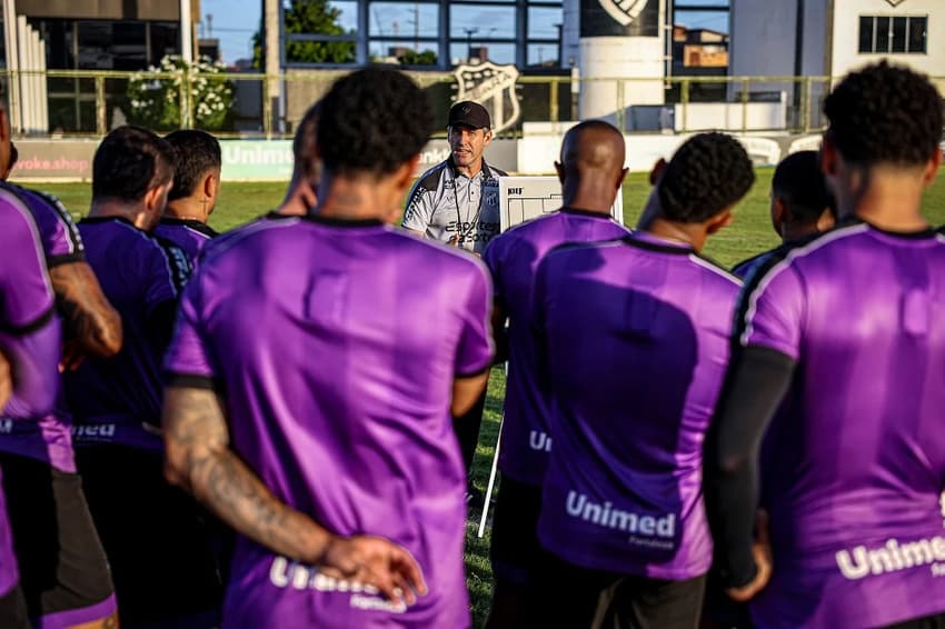 Elenco do Ceará durante treino (Foto: Felipe Santos/Ceará SC)