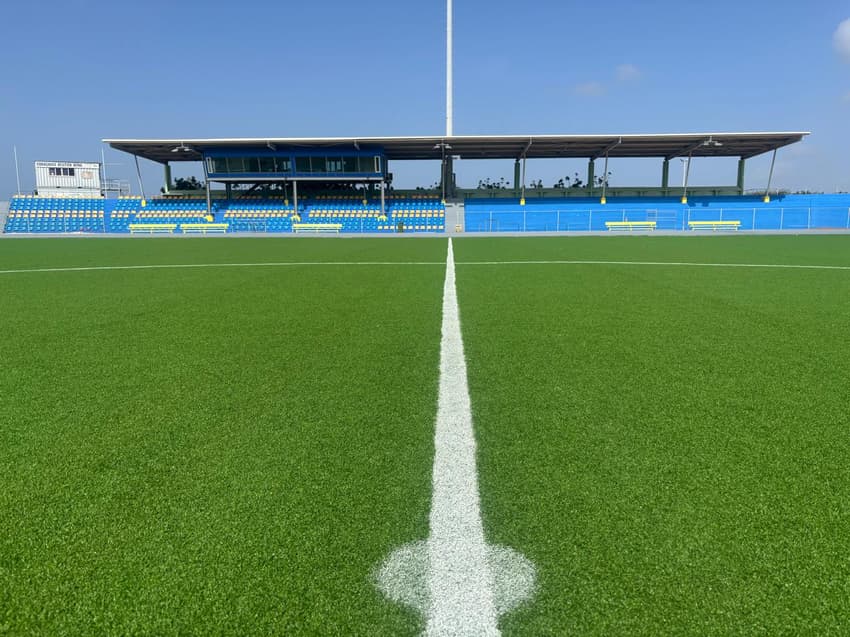 Gramado sintético do Estádio Ergilio Hato, principal estádio de Curaçao com capacidade para 11 mil torcedores