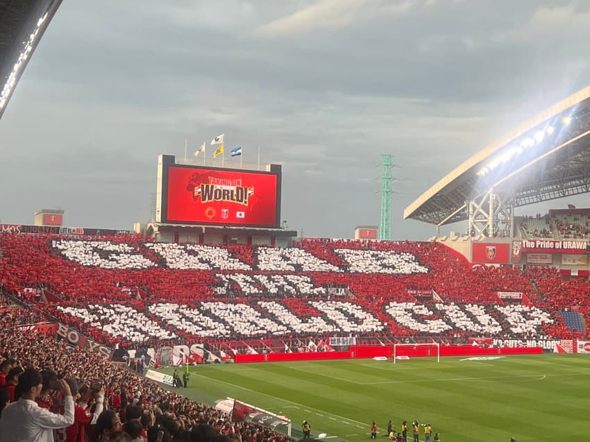 Mosaico da torcida do Urawa Reds