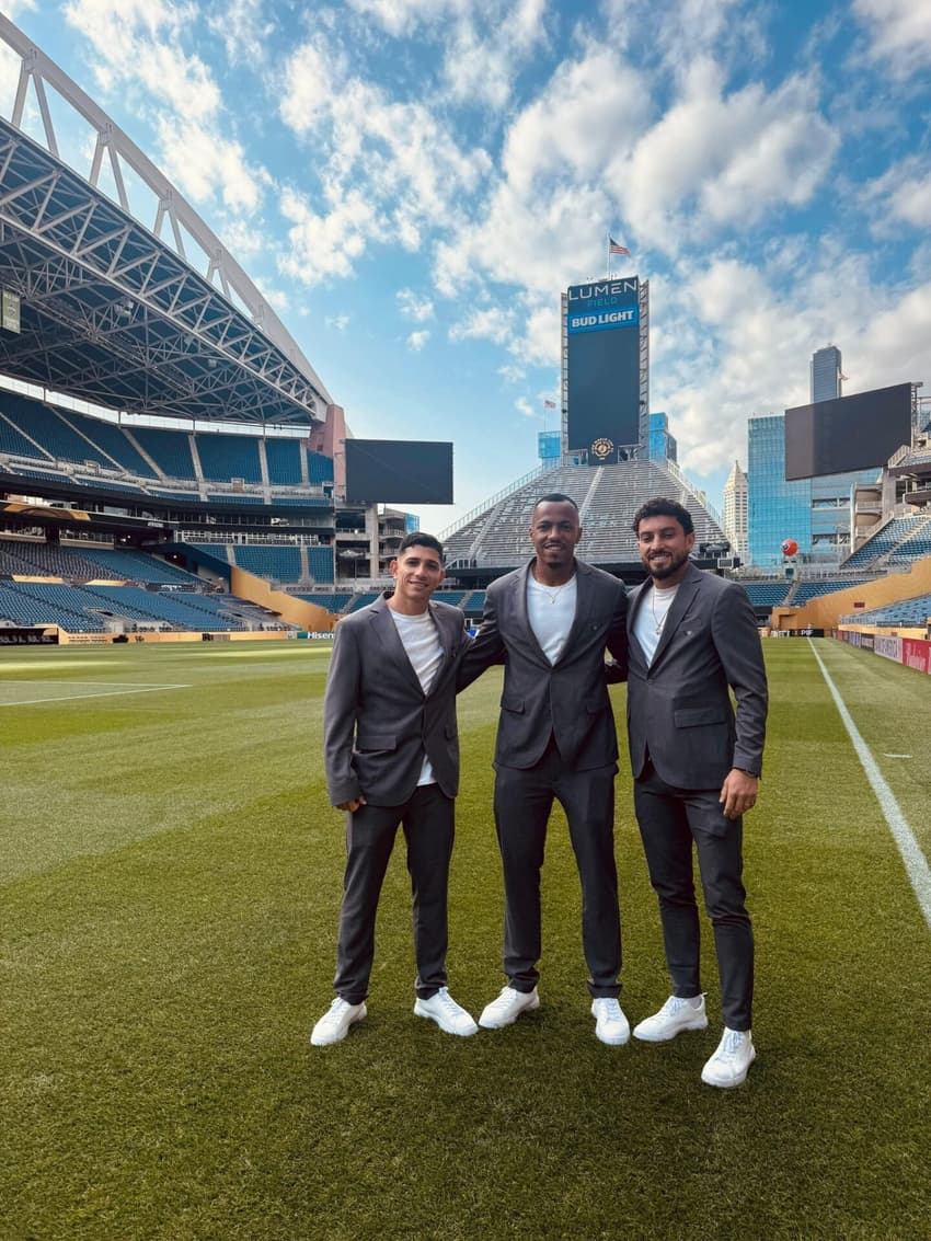 Savarino, Marlon Freitas e Alex Telles, do Botafogo (Foto: Divulgação/Botafogo)