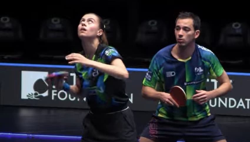 Hugo Calderano e Bruna Takahashi no WTT Star Contender Eslovenia (Reprodução Cazé TV)