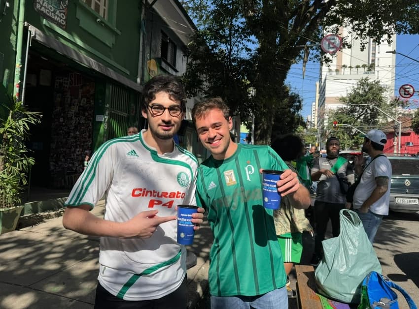 Torcedores do Palmeiras nos arredores do Allianz Parque