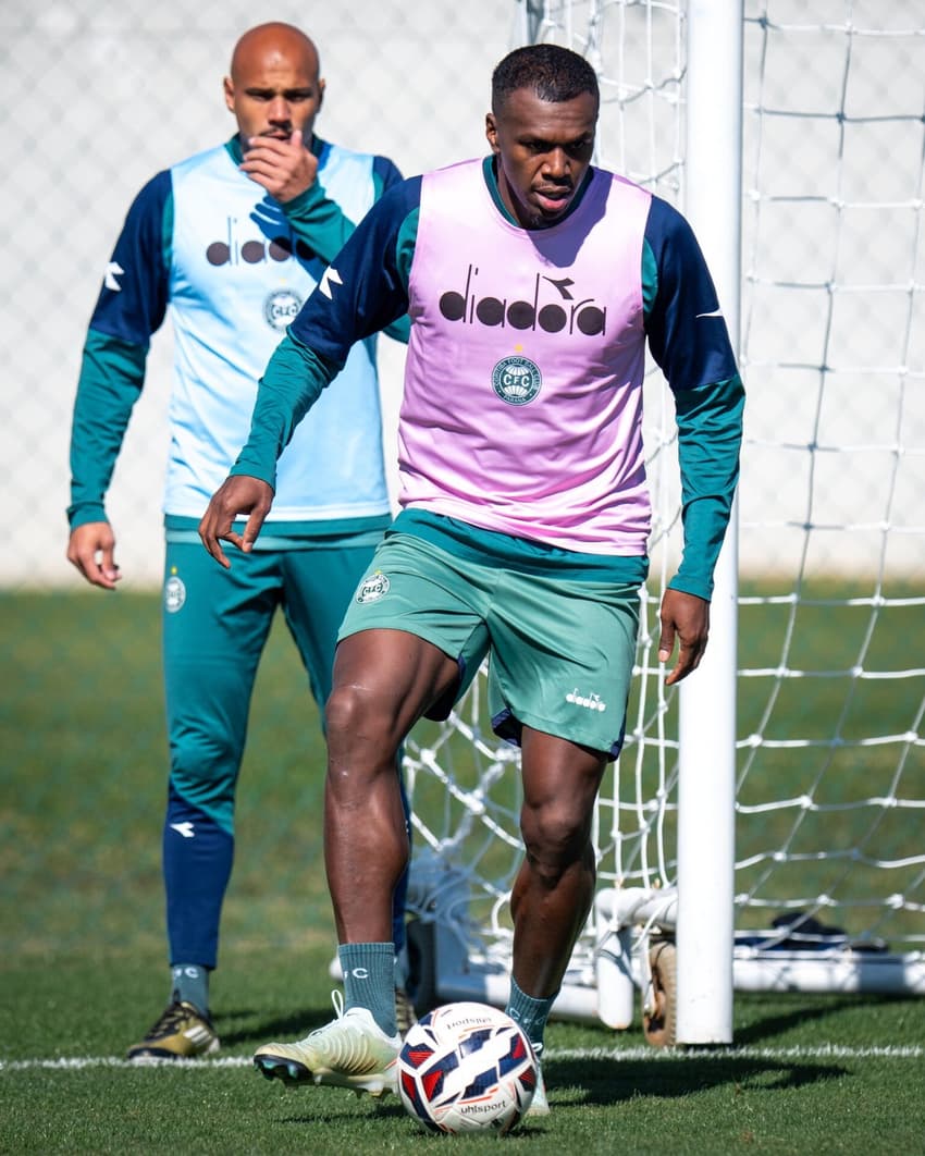 Jacy e Maicon formam a zaga do Coritiba, considerada a menos vazada da Série B.