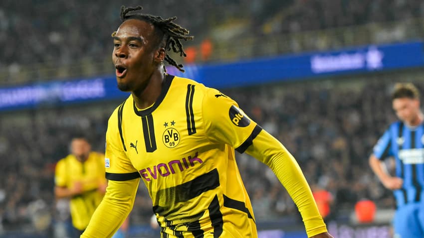 Jamie Gittens é uma das joias do Borussia Dortmund (Foto: Nicolas Tucat/Getty Images)