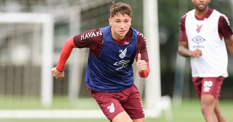 Luciano Arriagada Athletico
