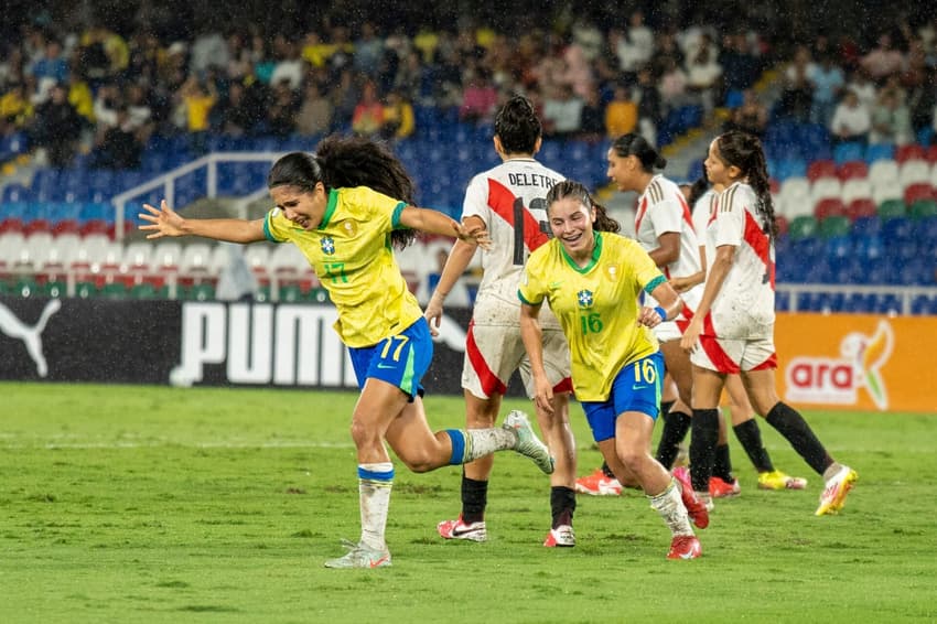 Martha (17), meio-campista do sub-17 do Internacional