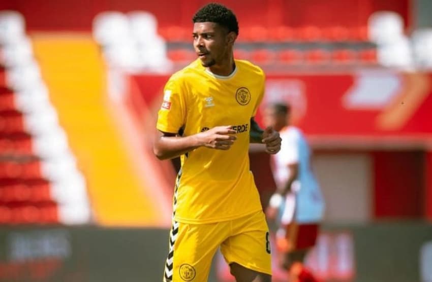 Matheus Dias, volante do Nacional de Portugal