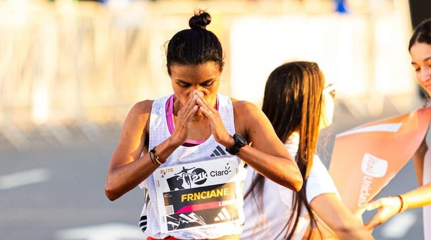 Franciane dos Santos Moura ficou e terceiro lugar nos 21K da Maratona do Rio (foto: Lucas de Oliveira)