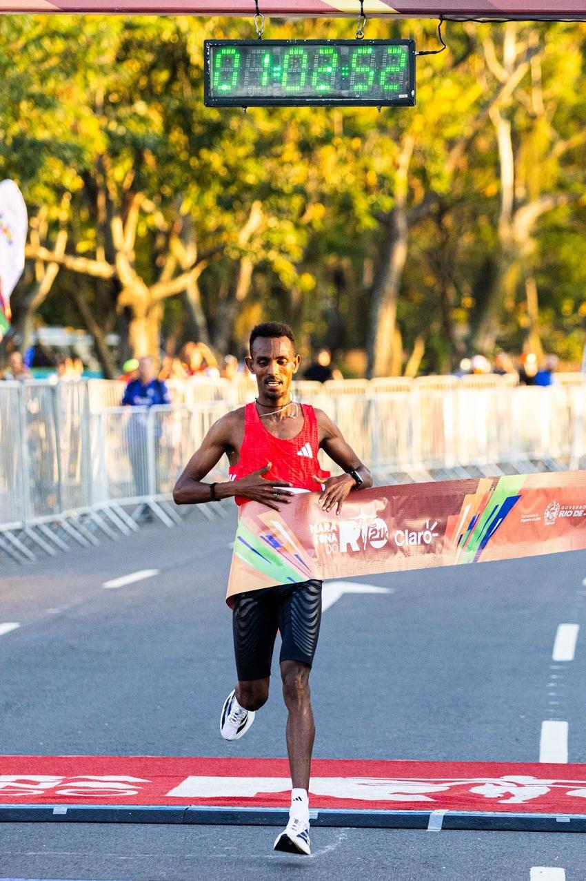 Bayelign Teshager vence os 21K na Maratona do Rio 2025 (foto: Lucas de Oliveira)