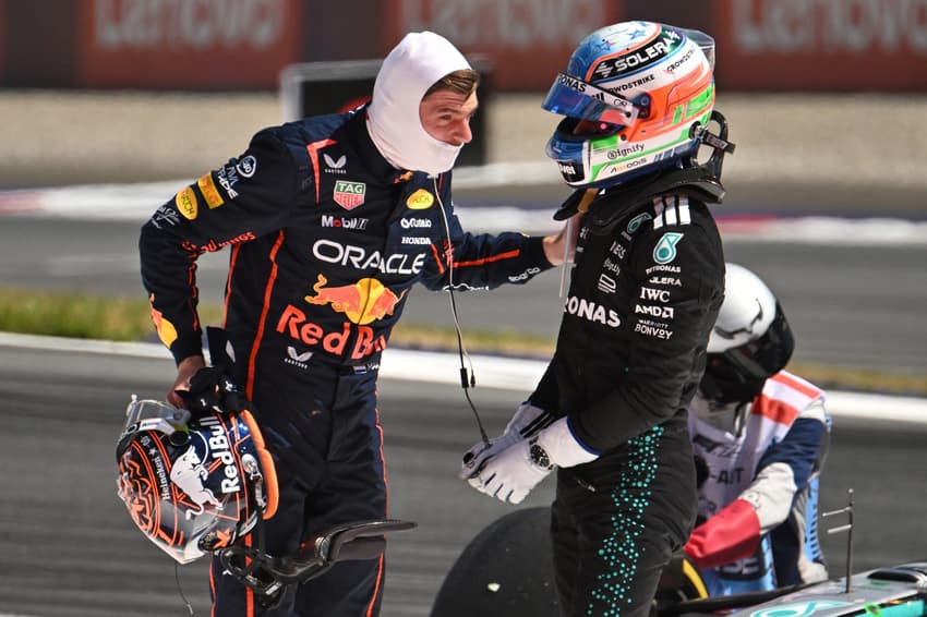 Max Verstappen e Kimi Antonelli após a batida no GP da Áustria (foto: Jure Makovec / AFP)