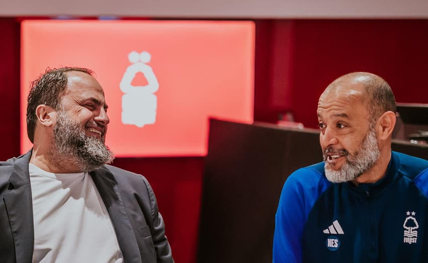 Nuno Espirito Santos ao lado de Evangelos Marinakis (Foto: Divulgação/Nottingham Forest)