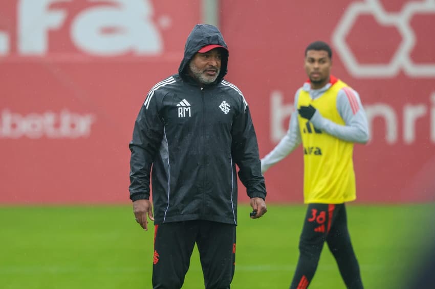 Roger Machado, técnico do Internacional, no treino no CT Parque Gigante