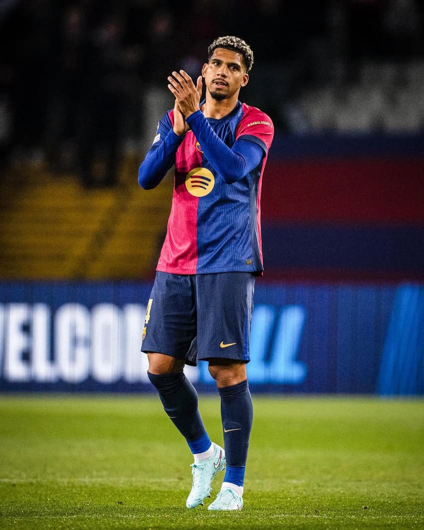 Ronald Araujo em ação pelo Barcelona, na temporada de 2024/25 (Foto: Reprodução/Instagram)