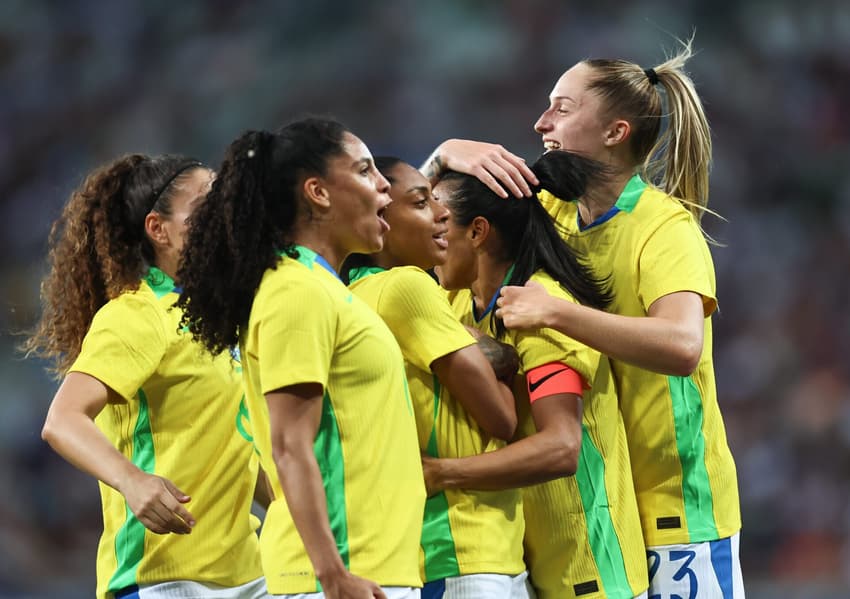 Seleção feminina comemora gol contra a França. (Foto: Livia Villas Boas / CBF)