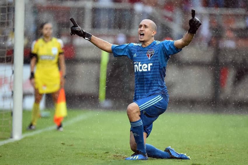 Thiago Couto comemora defesa de pênalti na final da Copinha (Foto: redes sociais)