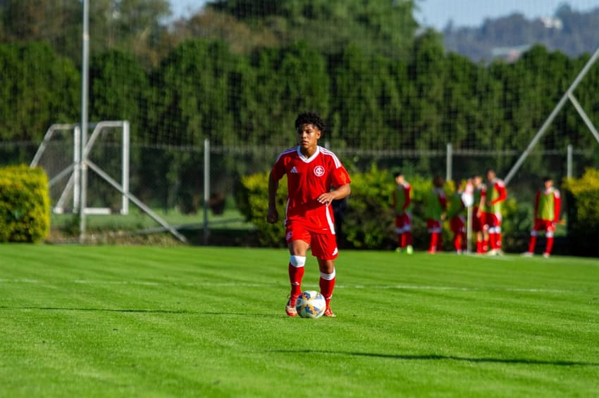Deryck, atacante o sub-15 do Internacional