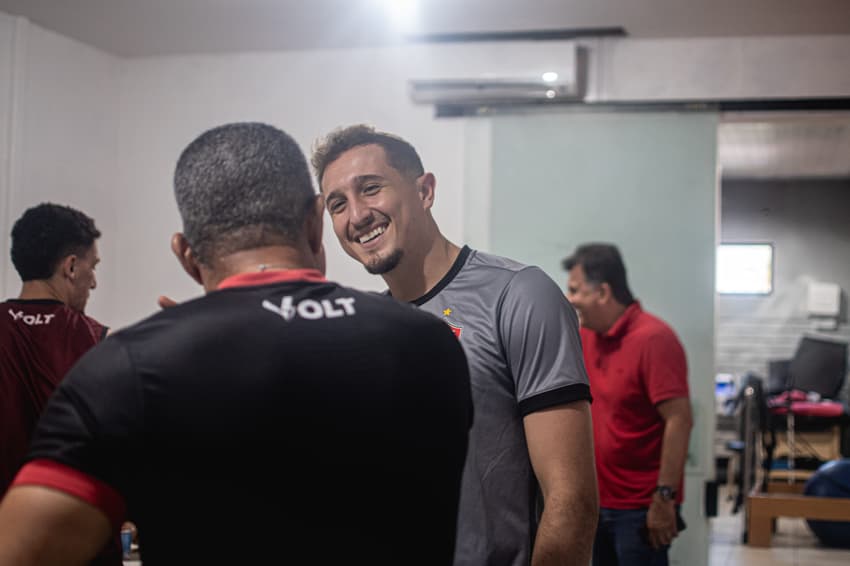 Goleiro Thiago Couto em reapresentação do Vitória (Foto: Victor Ferreira / EC Vitória)