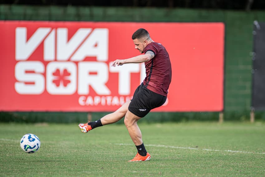 Renato Kayzer treina pelo Vitória (Foto: Victor Ferreira / EC Vitória)