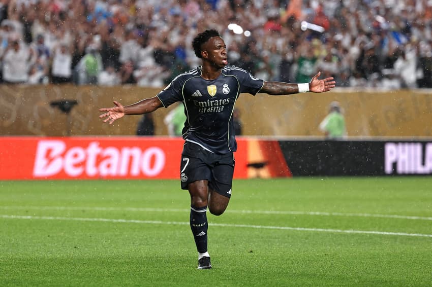 Vini Jr comemora gol pelo Real Madrid sobre o RB Salzburg, no Mundial de Clubes