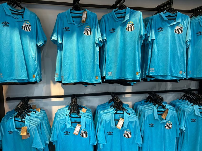 Nova camisa do Santos (Foto: Guilherme Lesnok/ Lance!)