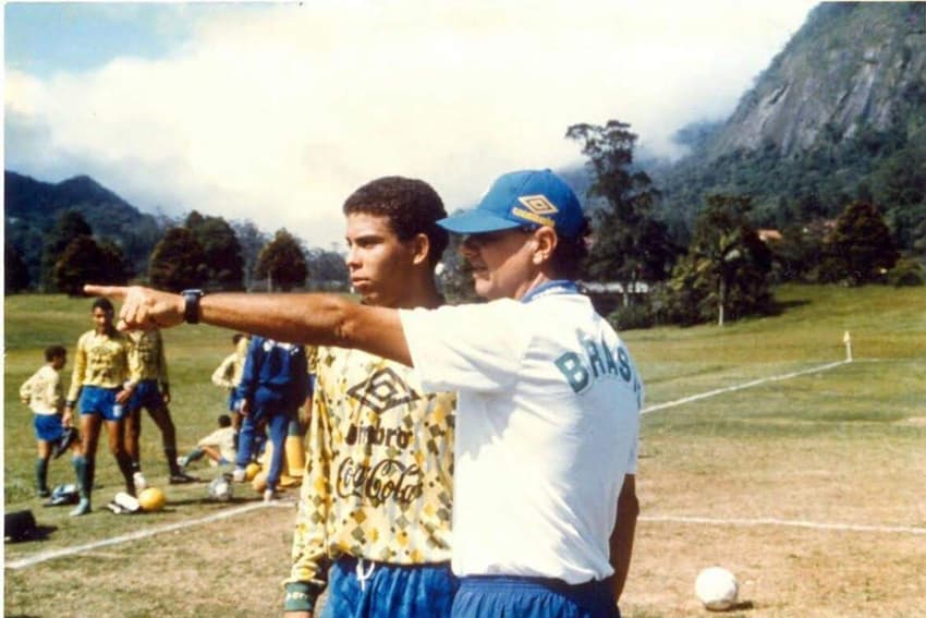 Humberto Rêdes, ex-técnico do Botafogo, com Ronaldo na Seleção Sub-17 (Foto: Arquivo Pessoal)