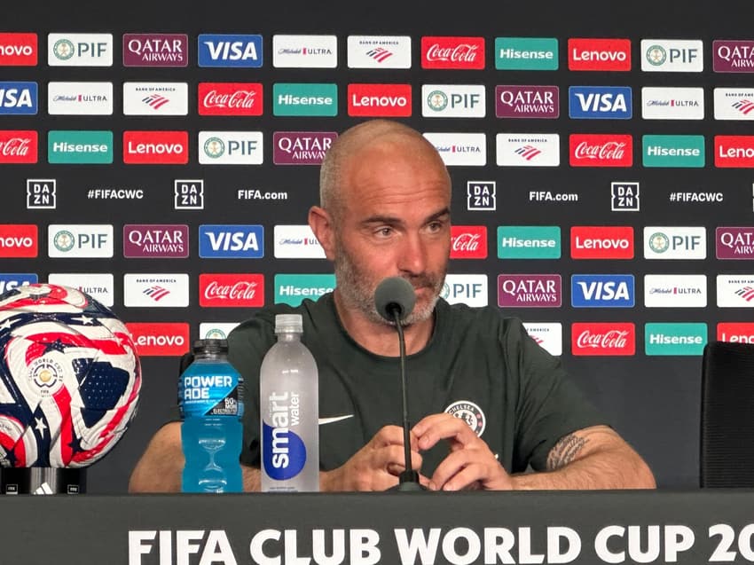 Enzo Maresca, treinador do Chelsea, em entrevista coletiva antes do jogo contra o Flamengo (Foto: Lucas Bayer / Lance!)