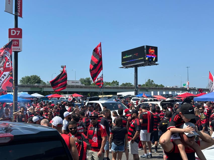 Torcida do Flamengo lota o Linconl Financial Field (Foto: Lucas Bayer / Lance!)